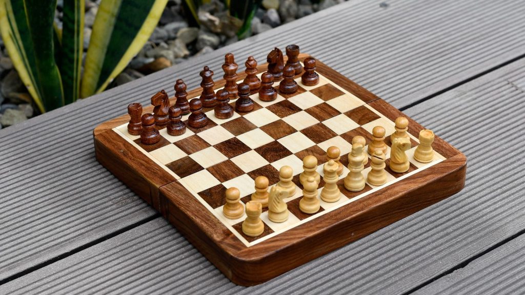 Travel Series Folding Magnetic Lacquer Chess Set