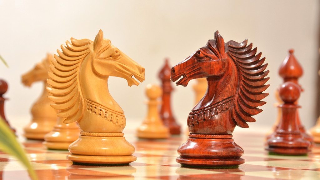 The CB Mustang Series Chess Set in Bud Rose / Box Wood - 4.4" King with Storage Box