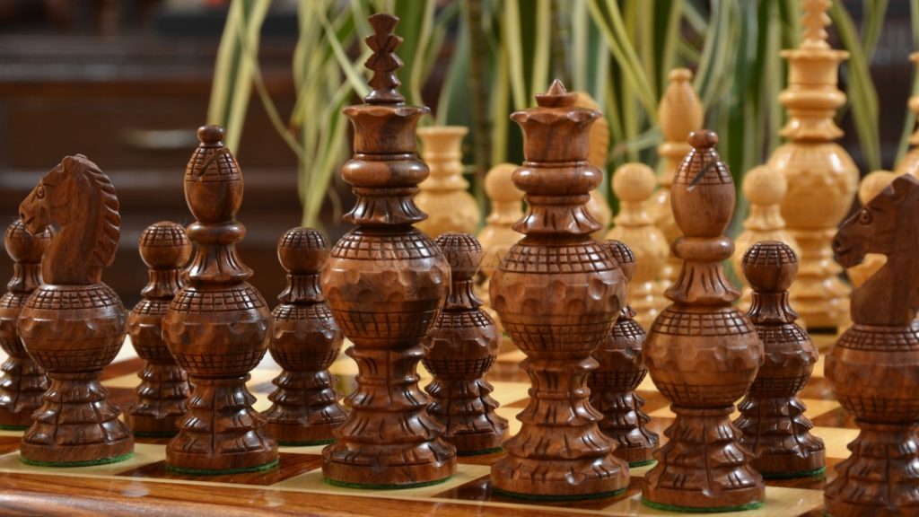 The Traditional Indian Hand Carving Chess Pieces in Sheesham & Box Wood - 5.1" King