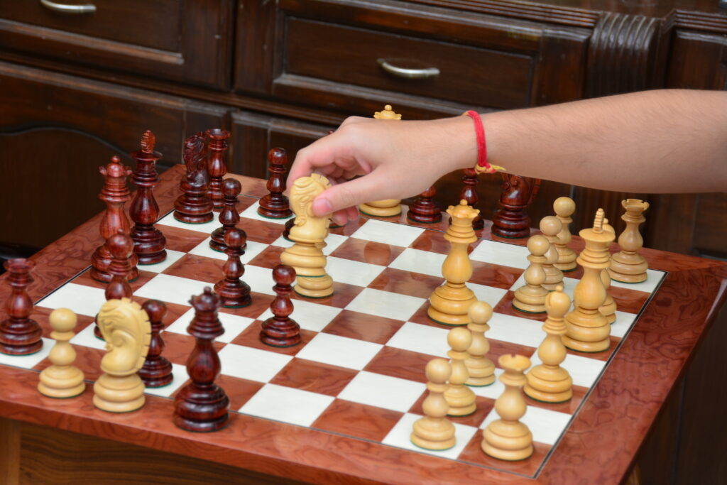 How to Set Up a Chessboard - Step by Step - Chessbazaar's Guide