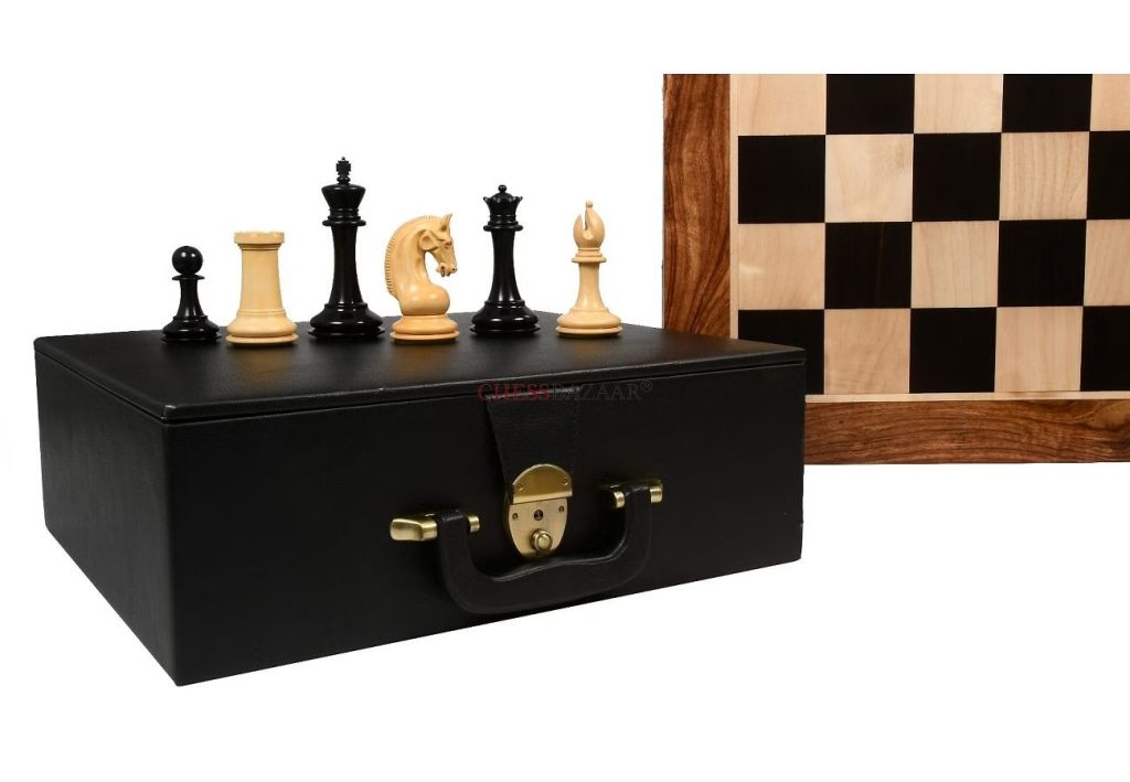 Chess Set Made with Boxwood and Ebony Wood