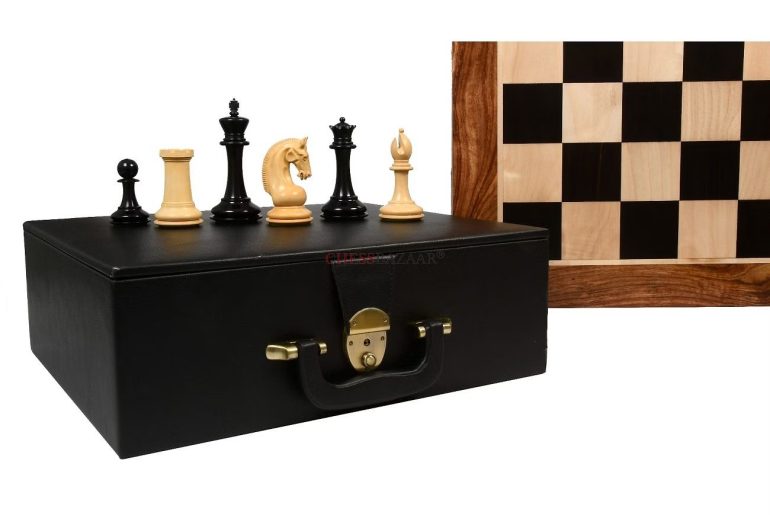 Chess Set Made with Boxwood and Ebony Wood