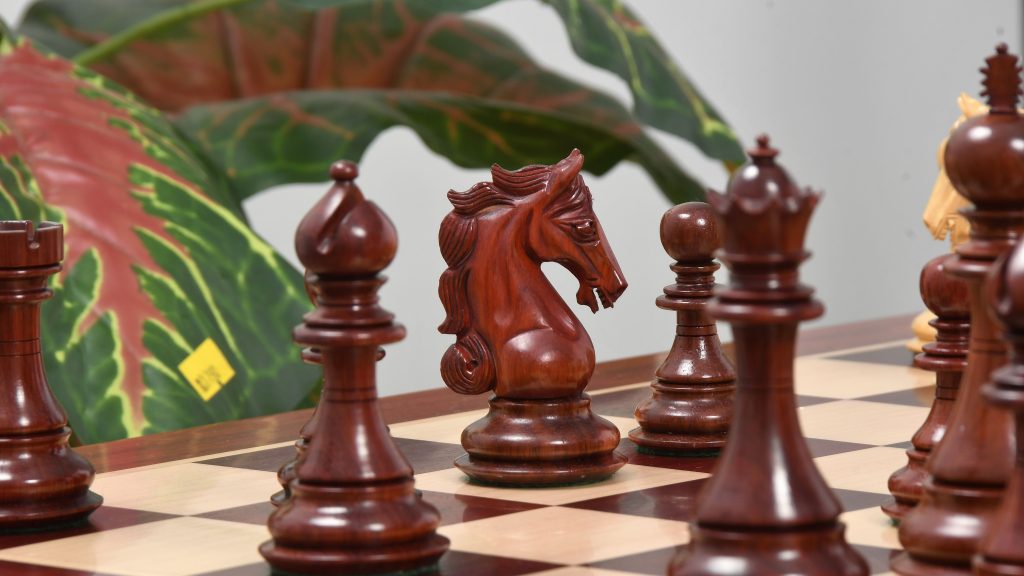 Deluxe Old Club Series Chess Set Ebony & Boxwood Pieces with Olive Wood &  Black Deluxe Board - 3.75 King