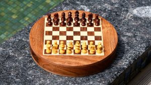 TRAVEL SERIES ROUND MAGNETIC CHESS SET IN SHEESHAM & MAPLE 9 inch